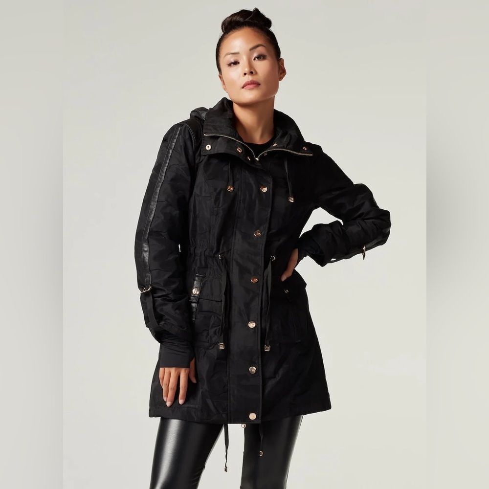 NWT! Blanc Noir Camo Anorak Gold Collection in Black, size M